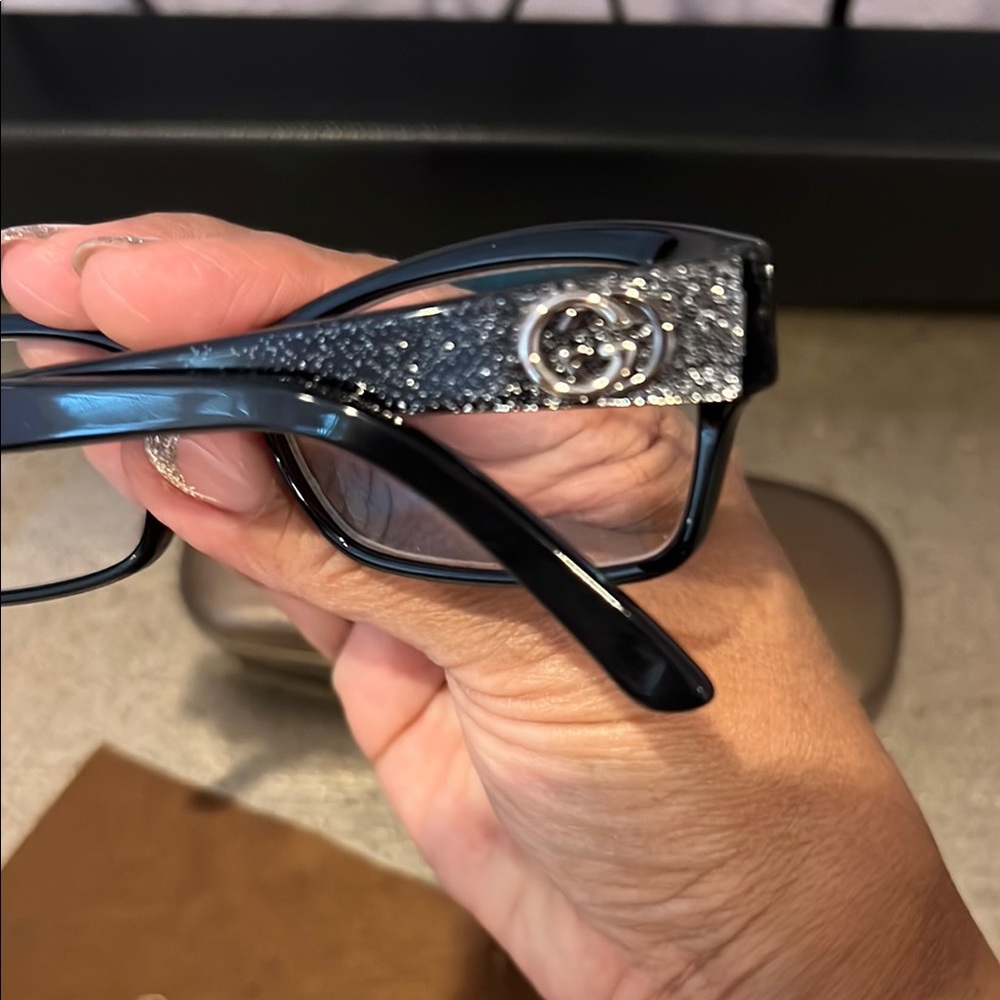 Gucci Black and Silver Glasses Timeless Elegance - Picture 12 of 13